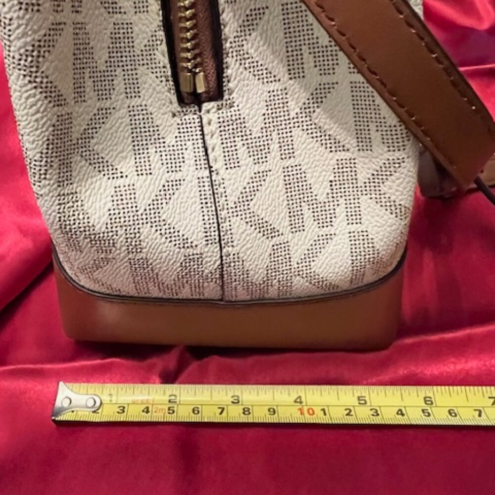 Michael Kors Mercer Gallery Medium Center Zip Tote - Picture 14 of 14
